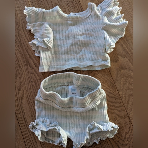 Cute Matching Shorts and Shirt 🩷 - Picture 2 of 2